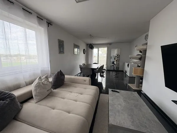 À VENDRE MAGNIFIQUE APPARTEMENT F4 RÉNOVÉ DE 86 m2 À HUNIN