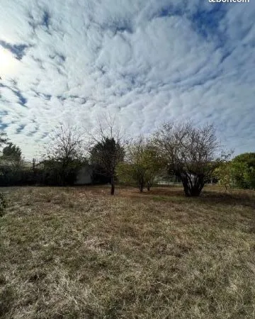 TERRAIN 648 m²