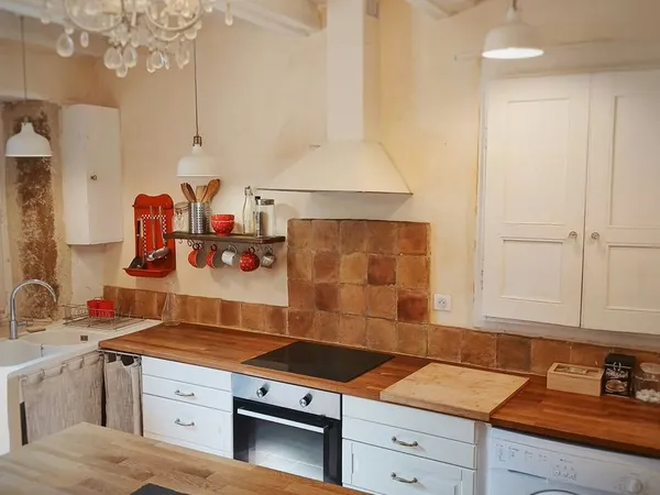 Meublé dans Maison d'hôtes