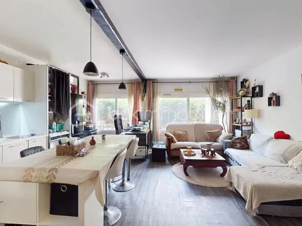 F4 en très bon état ! 3 chambres, loggia et espace extérieur !!