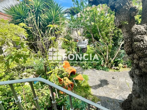 VENTE NIMES RARE T3 _T4 de 102m2 JARDIN