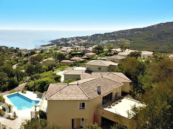 Terrain 2094 m²