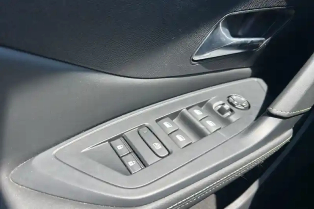 Peugeot 308 phev 180 e-eat8 — photo 19