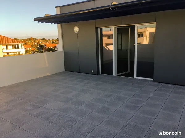 Superbe T2 de 54 m² avec toit-terrasse de 36 m², dernier étage - Tarnos centre