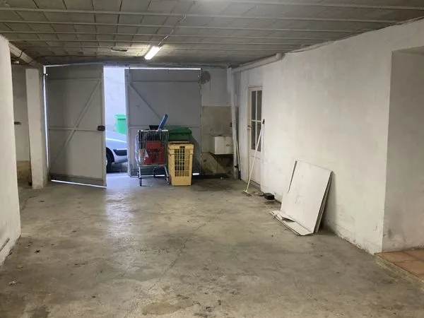 Grand garage
