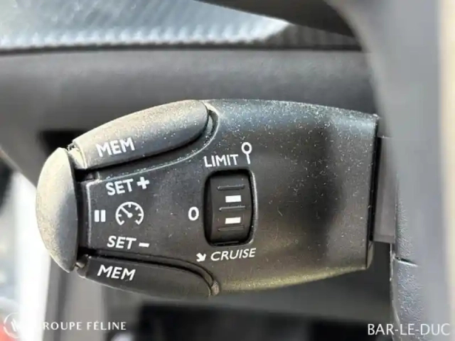 Peugeot 208 1.2 puretech 100ch s&amp;s active — photo 12