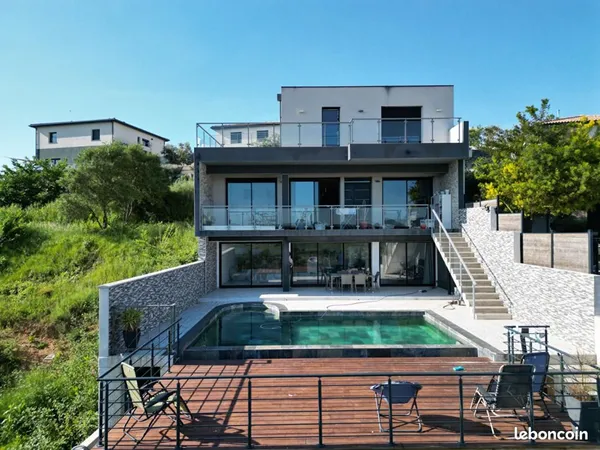 Maison 7 pièces 266 m²
