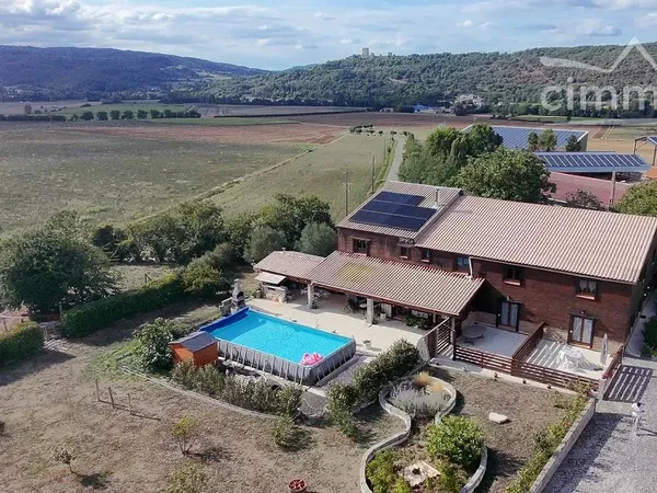 A vendre une propriété d'exception avec des gites sur un grand terrain