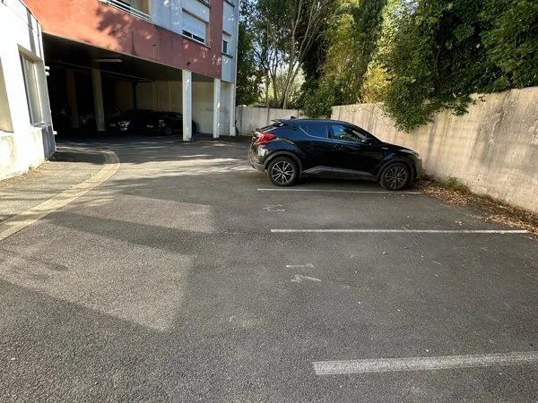 Place de parking Bordeaux Barrière du Médoc sécurisé et fermé