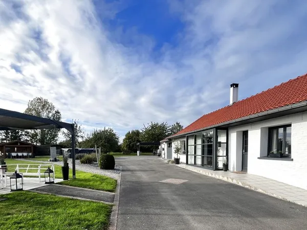Propriété 6 pièces 145 m²