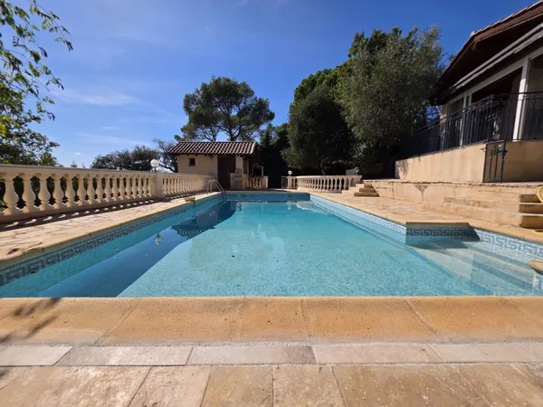 Villa plain-pied 114 m² -  3 chambres -  piscine - garage
