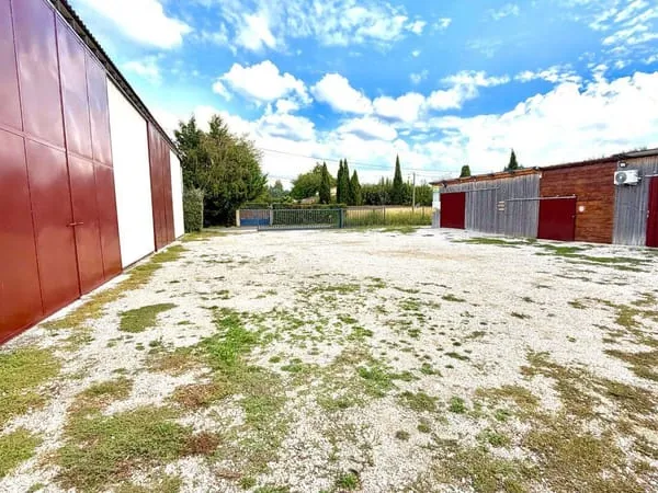 Entrepôt 454 m²