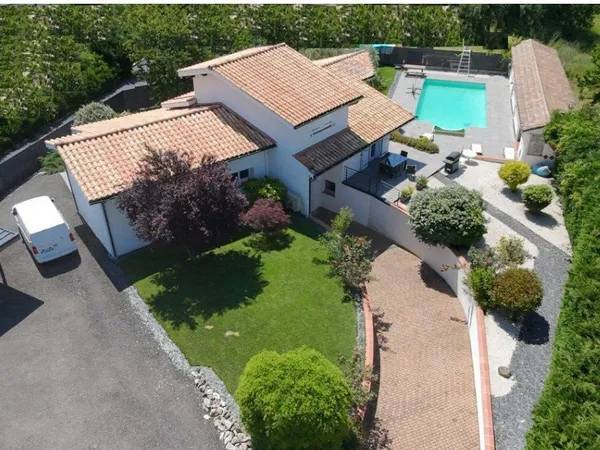 VILLA D'EXCEPTION AVEC PISCINE
