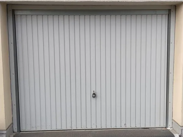VENDS GARAGE LYON CROIX ROUSSE 15 m²