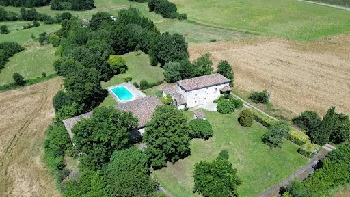 Maison 14 pièces 180 m²