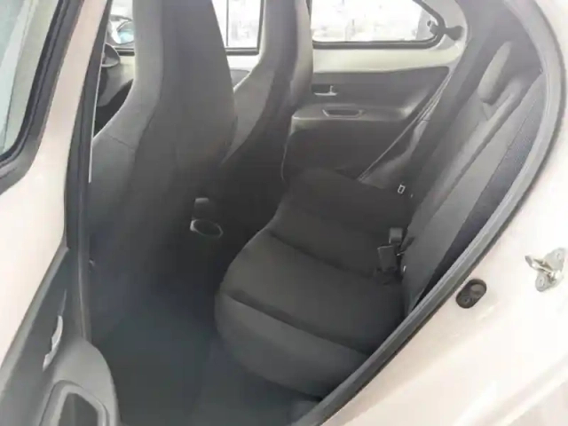 Toyota Aygo x 1.0 vvt-i 72ch dynamic s-cvt my23 — photo 4
