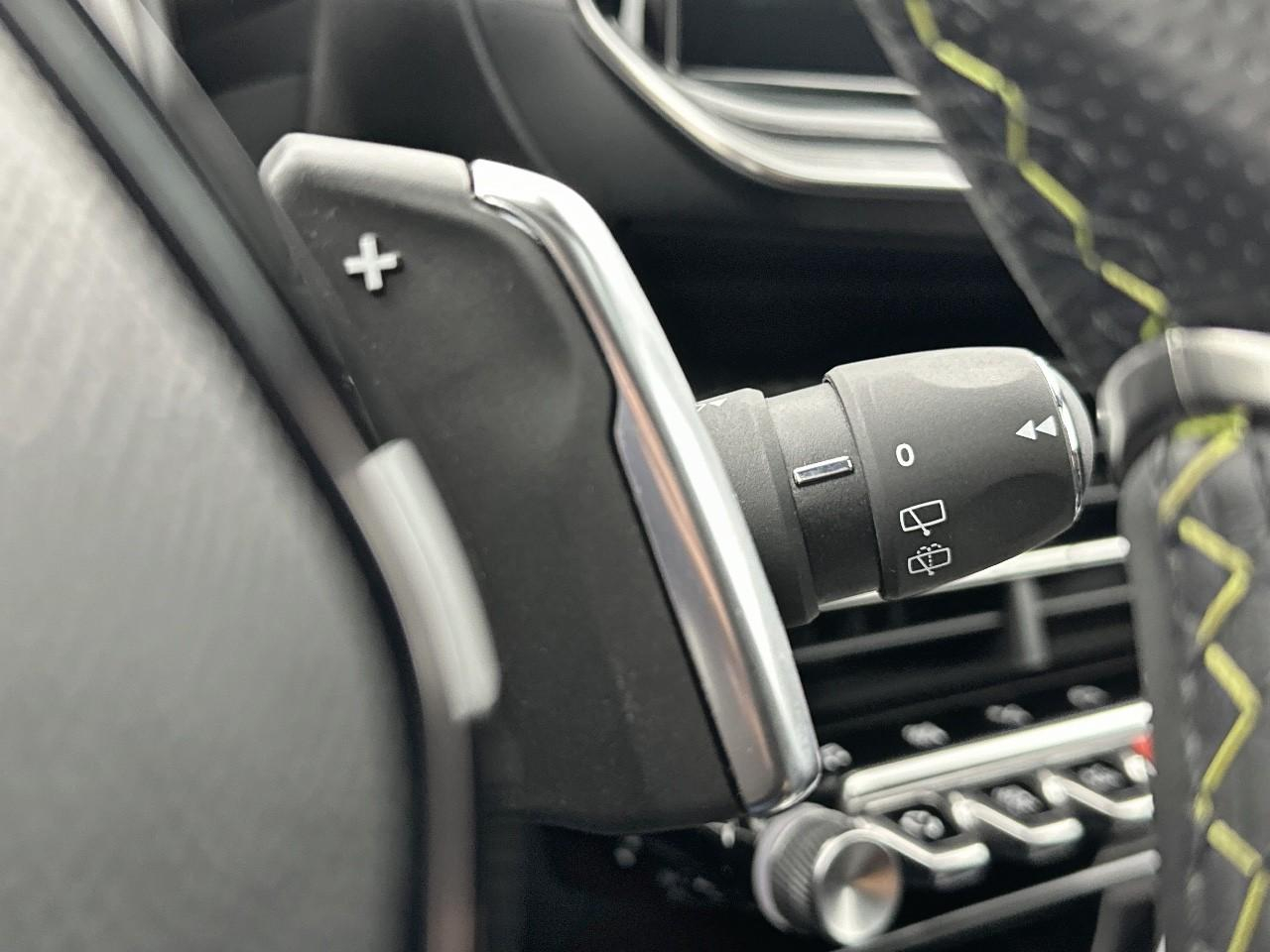 Peugeot 208 puretech 100 s&s eat8 gt — photo 18