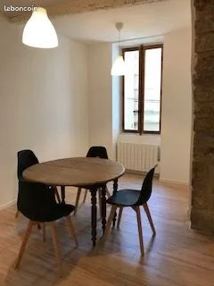 Location maison de village en duplex à Cucuron