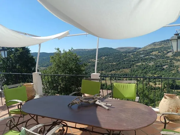 Coursegoules - Ancienne Auberge De Caractère - 393 M² - Projet Touristique Ou Investissement