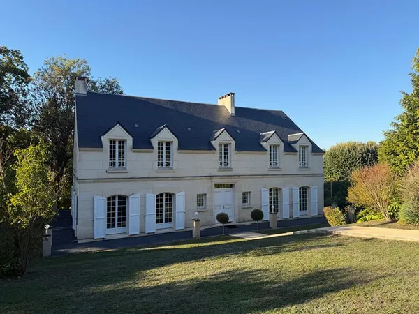 Propriété à vendre sur la commune de Nesles La Vallée - 263m² avec sous sol total