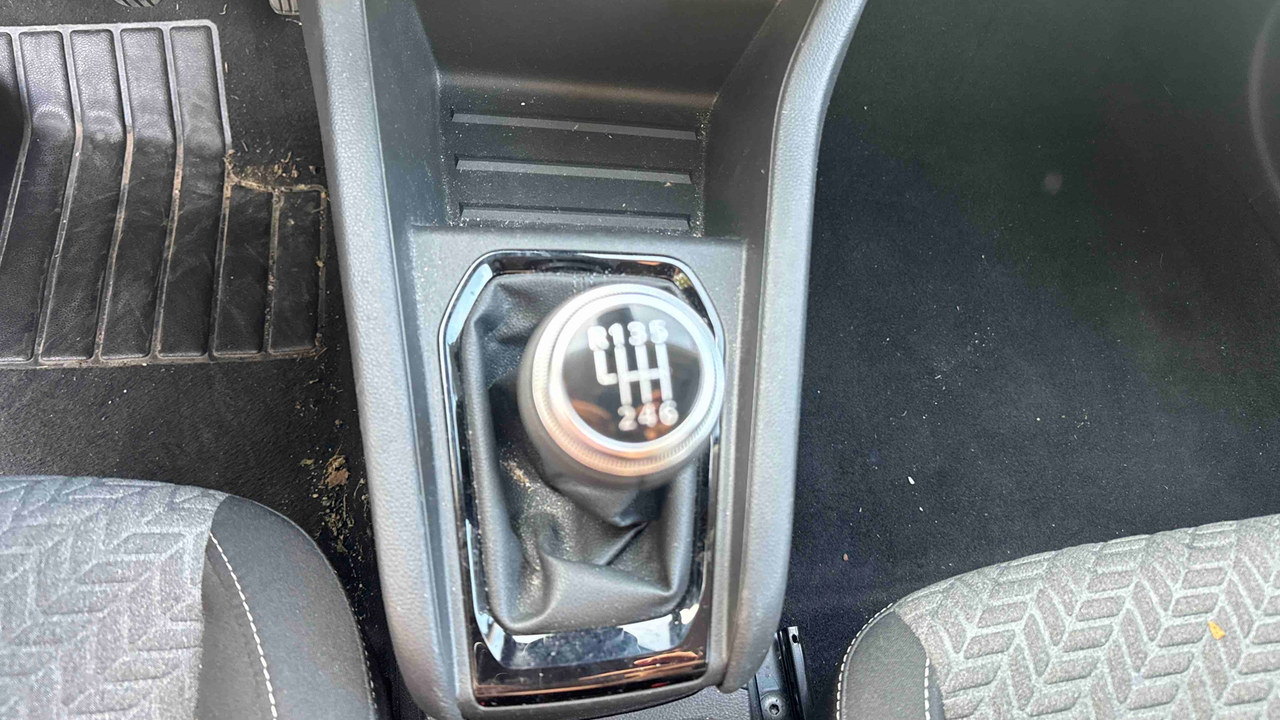 Renault Clio TCe 90 — photo 22