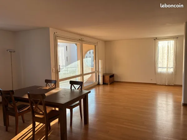 T4 de 126 m² avec Terrasse, Garage et Piscine