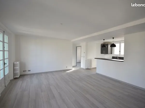 Appartement de type 4 Avignon Intramuros avec balcon