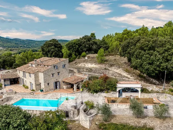 Pierrevert- Parc du Luberon- Ancienne ferme du XIVe siècle entièrement restaurée - Plus de 300 m² au