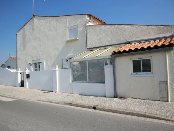 BELLE MAISON EN BON ETAT GENERAL DE 100 M2 SUR UN TERRAIN CLOS DE 115 M2. CENTRE BOURG A PROXIMITE D