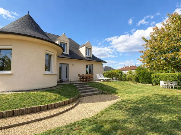 Maison 6 pièces 238 m²