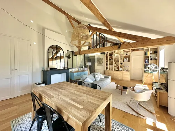 ECULLY-Appartement de charme 83m2 carrez/ 105 au sol avec me