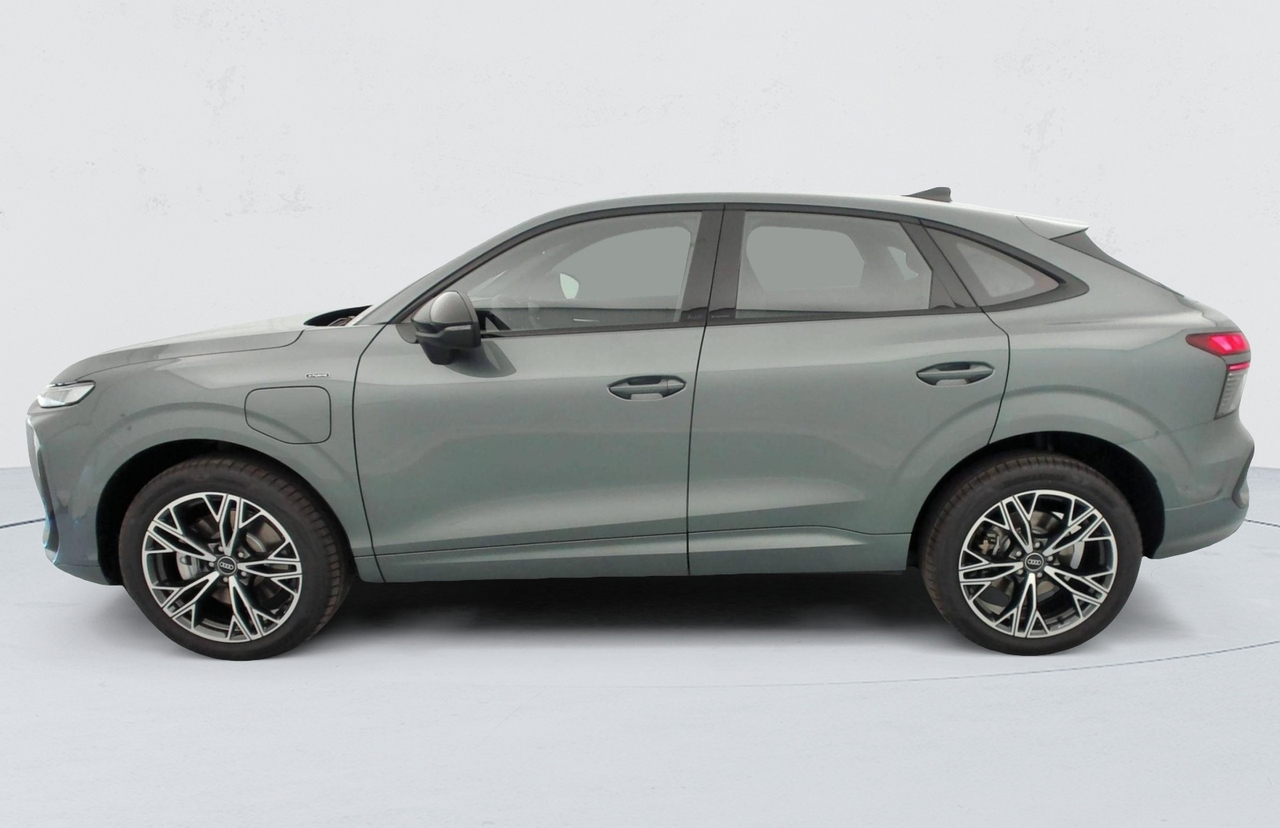 Audi Q3 Sportback — photo 2