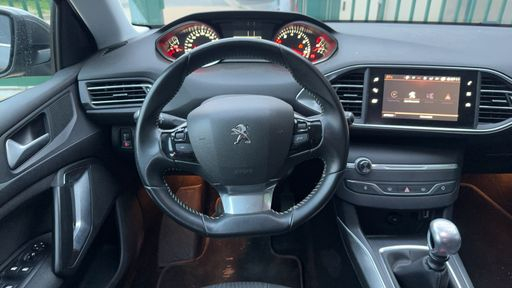 Peugeot 308 SW 1.2 PureTech 130 - Allure – 2019 – 57646 km – Essence – Boîte Manuelle — photo 28