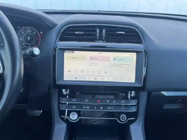 Jaguar F-Pace 2.0 d - 180 ch 2wd bva8 — photo 7