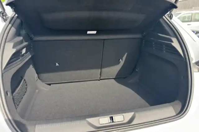 Peugeot 308 hybrid 145 e-dcs6 — photo 9