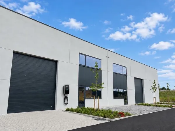 Local d’activité et entrepôt Location Comines 230m² 1800€