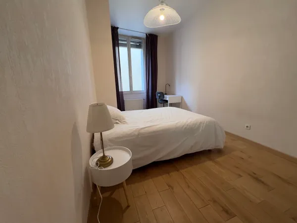 A PARTIR DE JANVIER 2027: 1 chambre 14m2 en colocation dans appartement 84 m2, Grenoble, hypercentre