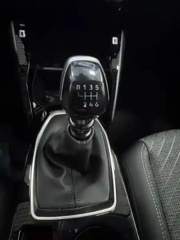 Peugeot 208 100 s&amp;s bvm6 — photo 9