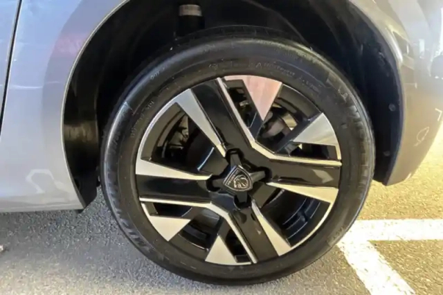 Peugeot 208 hybrid 100 e-dcs6 — photo 26