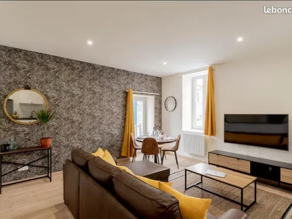 T2 meublé entièrement rénové Calme- Rue piétonne Angoulême