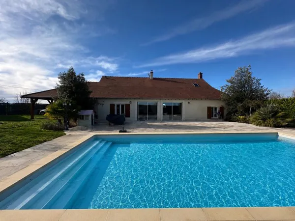 Vends maison rénovée avec piscine