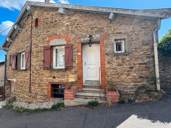 Maison de village indépendante en pierre