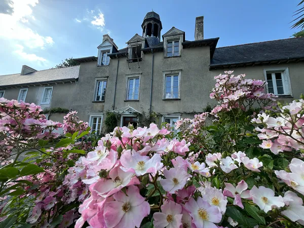 Ancien Presbytère de caractère ? Ensemble immobilier de rapport au coeur de Saint-Méen-le-Grand