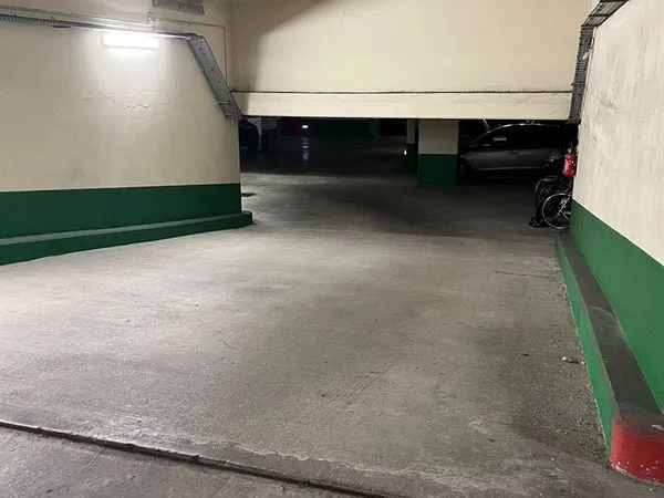 Parking/box 13 m² PARIS
