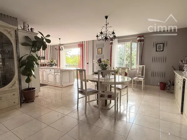À VENDRE – MAISON DE PLAIN-PIED À VEUZAIN-SUR-LOIRE (ONZAIN)