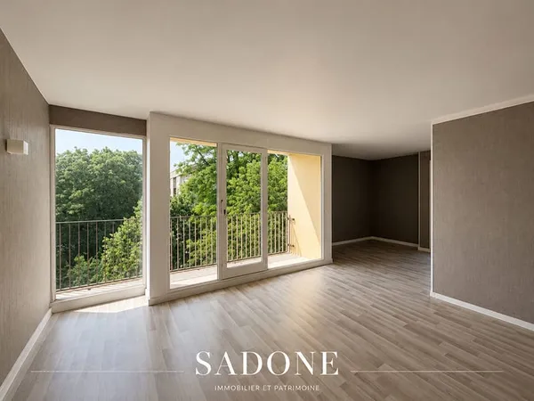 Appartement 4 pièces de 75,53 m² à Fresnes, Dernier étage avec balcon