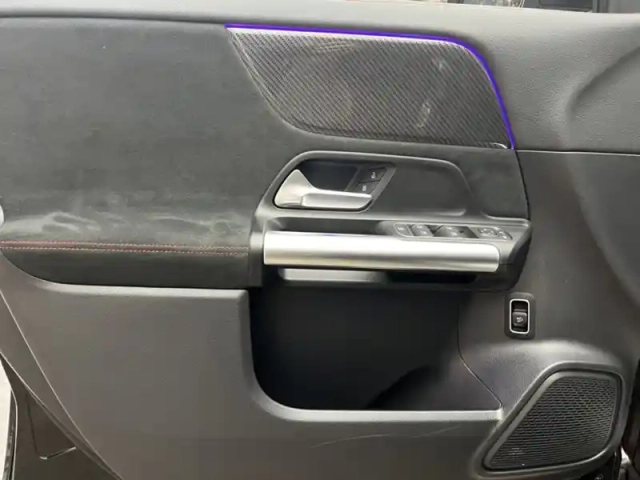 Mercedes Gla 200 d amg line — photo 18