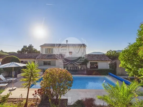 Villa à plan de la tour