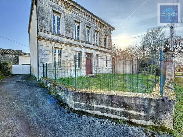 Maison de caractère 5 chambres avec jardin, dépendance et 2 garages