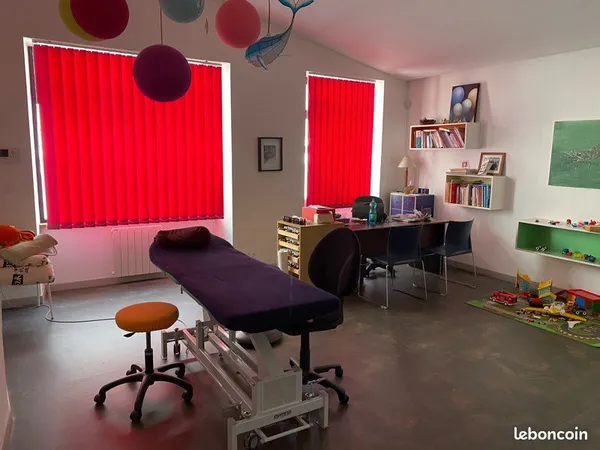 Salle de travail dans cabinet de groupe